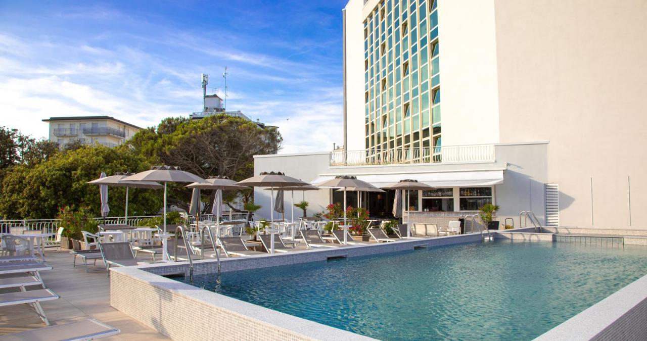Hotel Nember Lido di Jesolo Bagian luar foto
