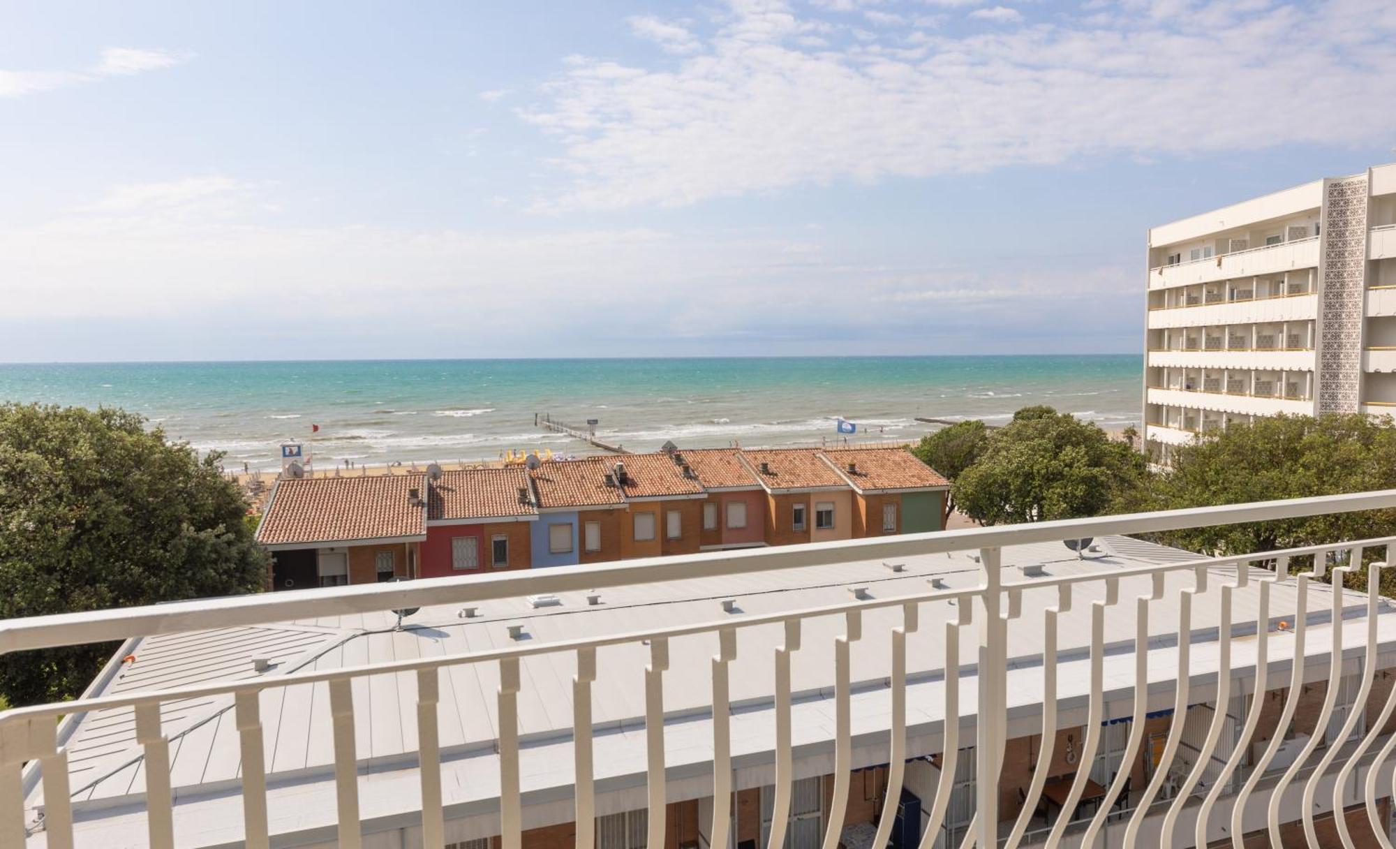 Hotel Nember Lido di Jesolo Bagian luar foto