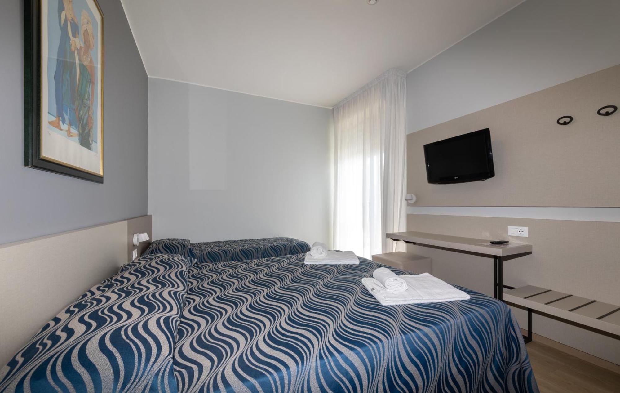 Hotel Nember Lido di Jesolo Bagian luar foto