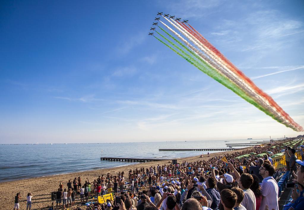 Hotel Nember Lido di Jesolo Bagian luar foto