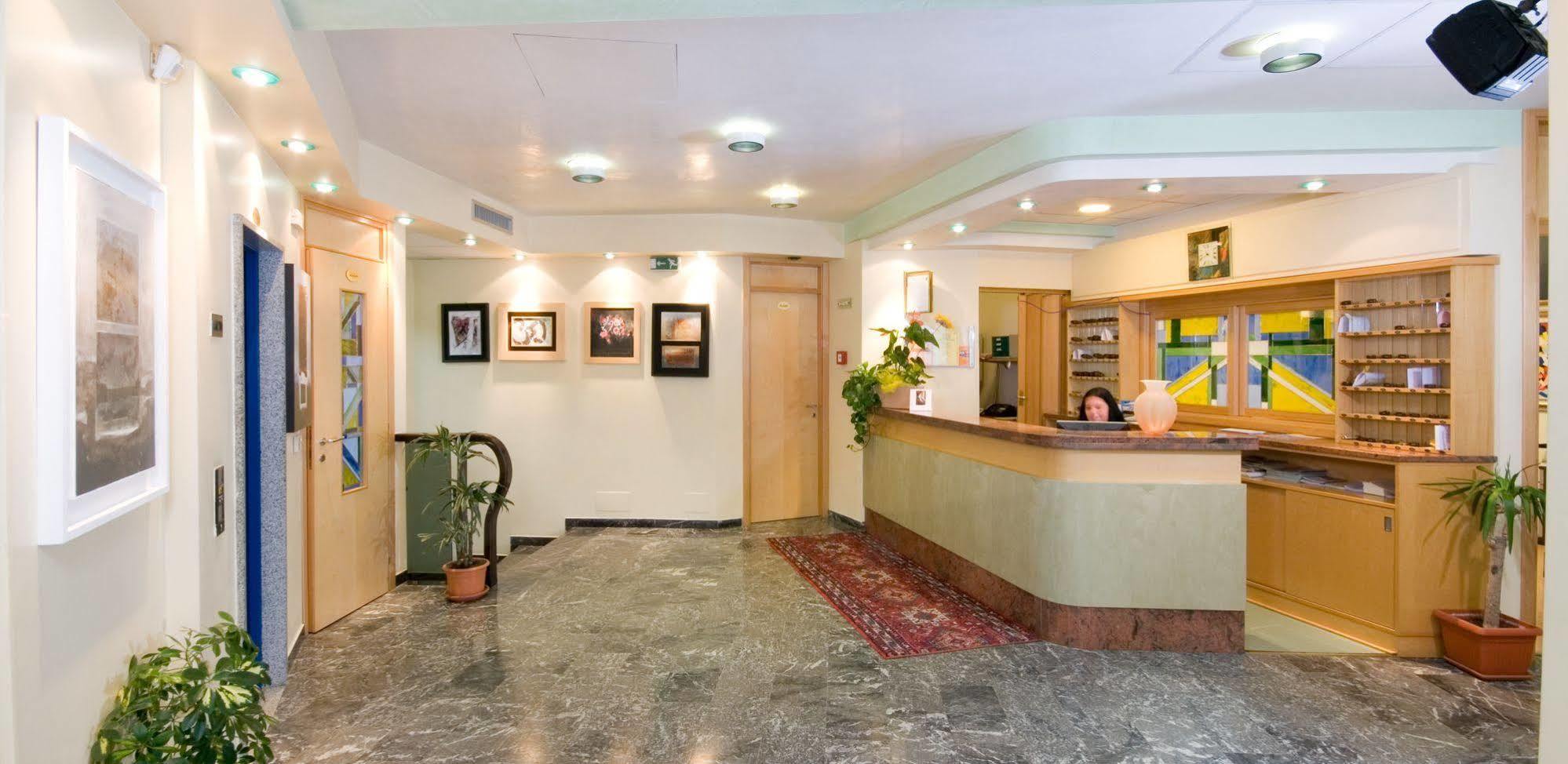 Hotel Nember Lido di Jesolo Bagian luar foto
